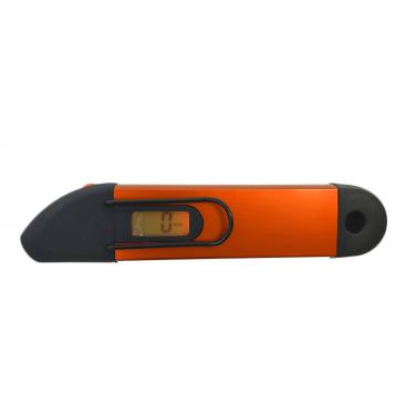 Digital tire pressure gauge  Self-calibrating   780004