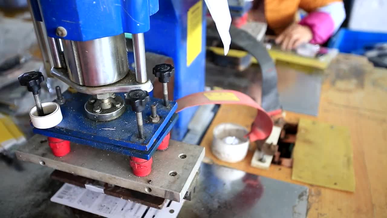 Industrial Grade Heavy Duty Knife 385401