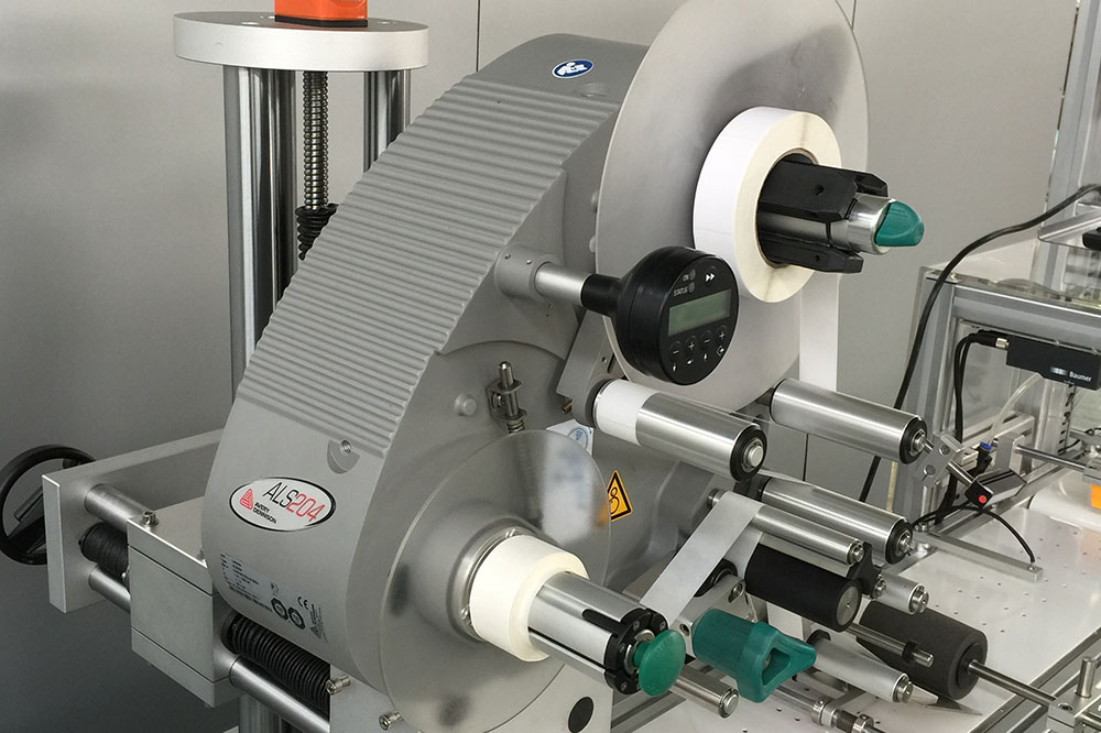 Best Seller hang tag sticker labeling machine,auto hang tag labeling