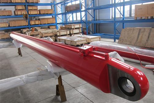 Main Lifting Cylinder