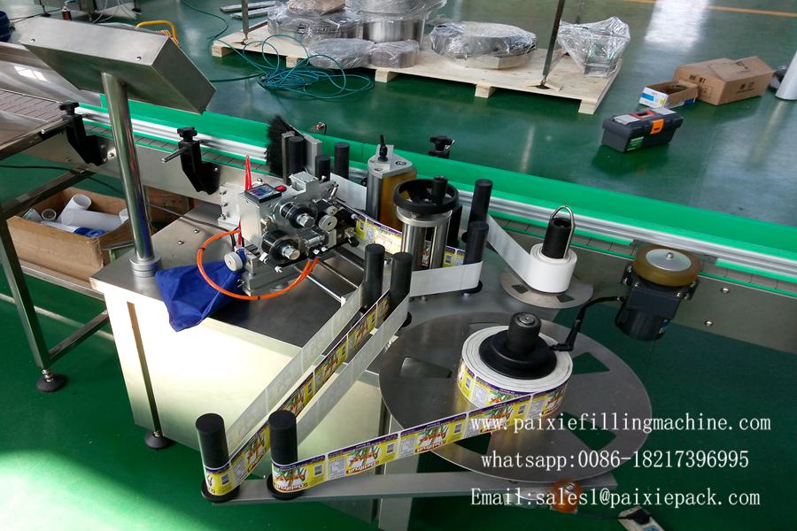 Glass bottle labeling machine