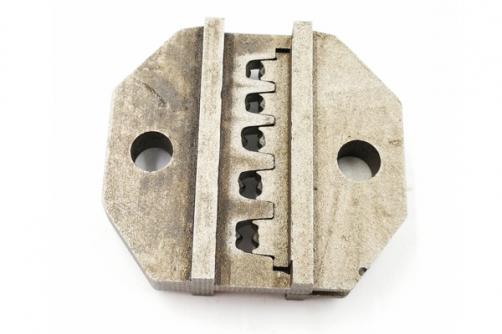 Airlines of Turned contact plugs 157 Dies