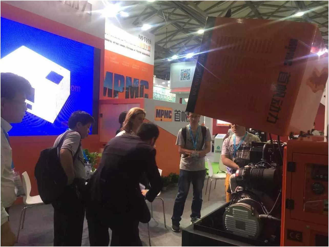 客户观察首帆动力移动照明电源车