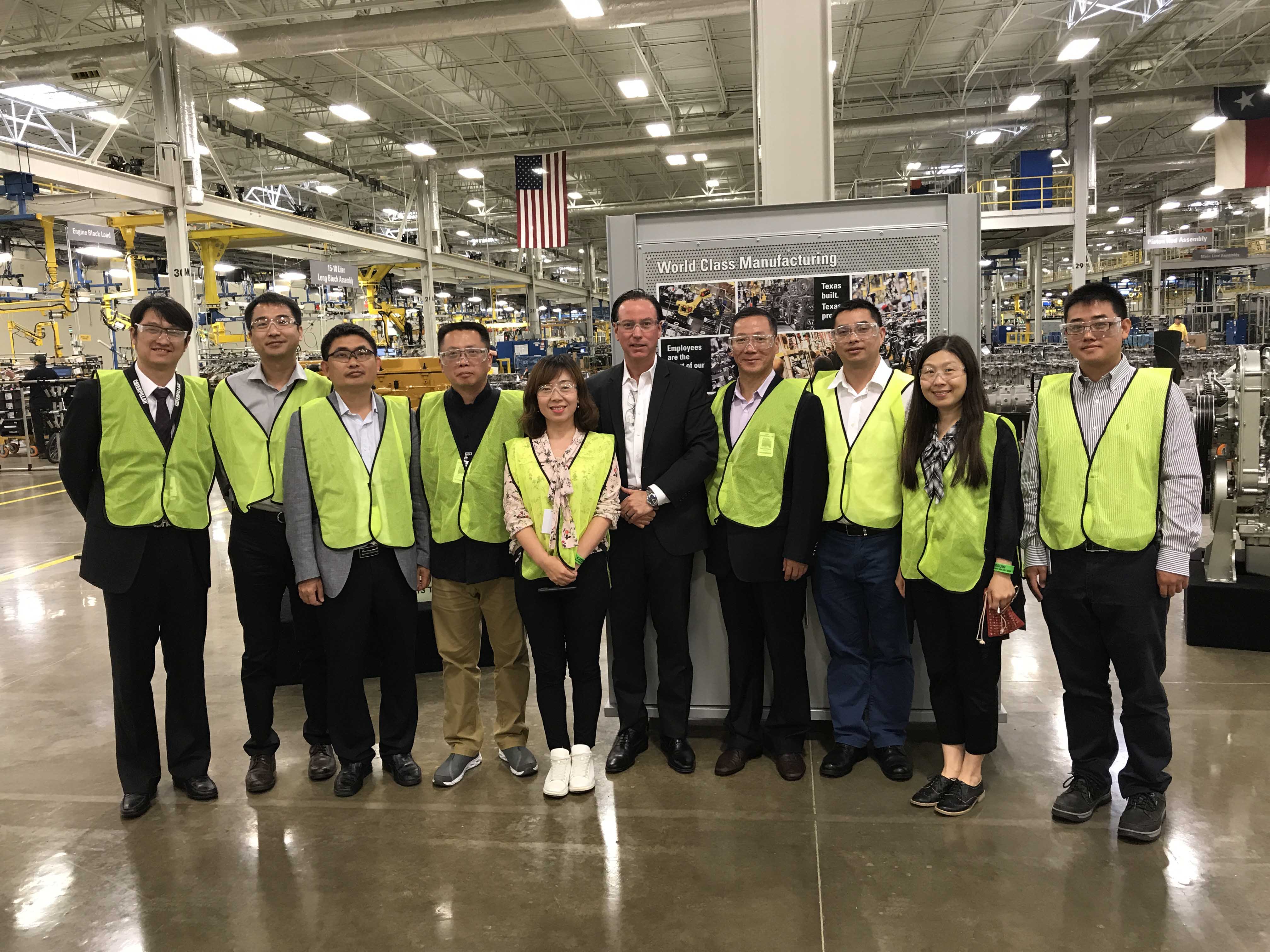 珀金斯全球高管团与OEM客人以及利星行和珀金斯上海团队合照